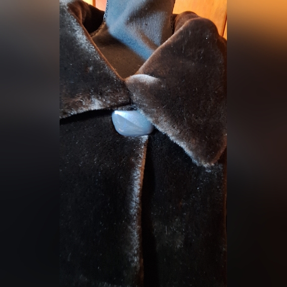 Vintage FAUX FUR coat Size 36" long, 28" pit-to-pit - Picture 5 of 15